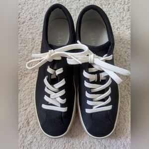 Rothys The Lace-Up Sneakers